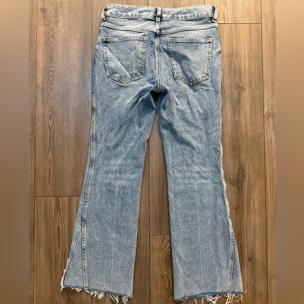 Free People Flare Jeans W26 Light Wash Raw Hem Frayed Boho Stretch Denim - Picture 1 of 3